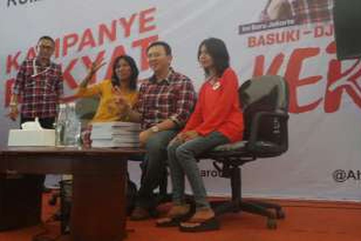Warga Pisangan Baru, Jatinegara, berterima kasih kepada cagub DKI Jakarta Basuki Tjahaja Purnama yang telah melunasi SPP anaknya. 