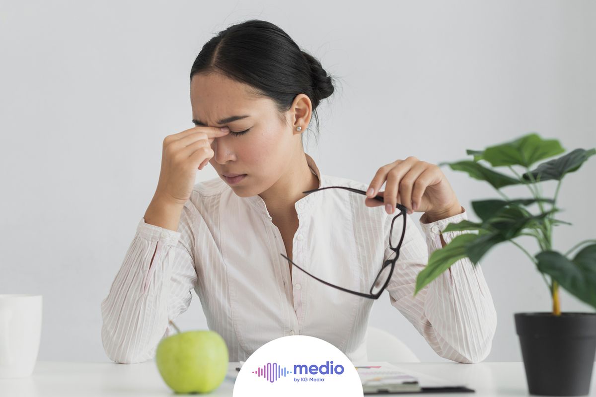 Pekerja yang melakukan pekerjaan lalu pulang tanpa mau mengerjakan pekerjaan di luar tanggung jawabnya bisa disebut sebagai quiet quitting.