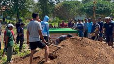 Pria Obesitas 200 Kg di Banyuwangi Meninggal, Dimakamkan Pakai Katrol Damkar