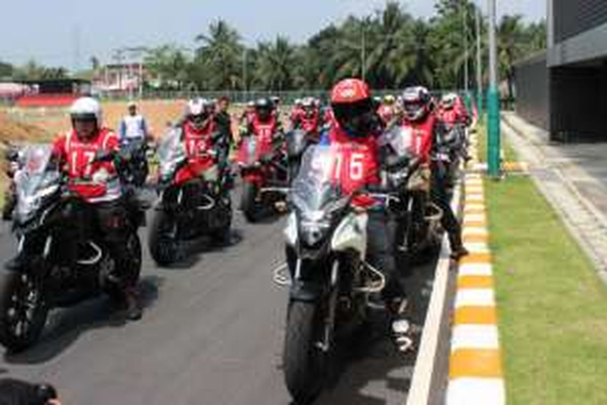 Latihan safety riding peserta Honda Asian Journey, di Phuket Thailand, Rabu (26/10/2016).