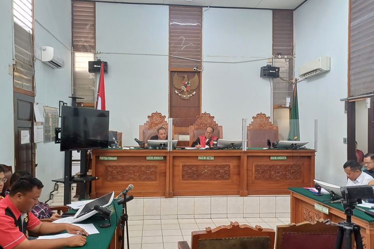 Suasana ruang sidang gugatan praperadilan Pimpinan Pondok Pesantren Al Zaytun Abdussalam Panji Gumilang terkait status tersangka kasus TPPU, Kamis (2/5/2024) di Pengadilan Negeri Jakarta Selatan.
