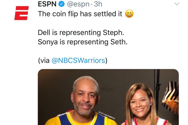 Orang tua Curry bersaudara, Dell Curry dan istrinya, Sonya Curry mengenakan jersey tim yang berbeda jelang final wilayah barat NBA. Dell menggunakan jersey Golden State Warriors (tim yang dibela Stephen Curry), sedangkan Sonya mengenakan jersey Portland Trail Blazer (tim yang dibela Seth Curry).