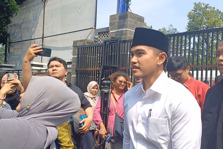 Ketua Umum Partai Solidaritas Indonesia (PSI) Kaesang Pangarep saat berkunjung ke Kantor Pengurus Muhammadiyah wilayah Jakarta, Jumat (21/6/2024).
