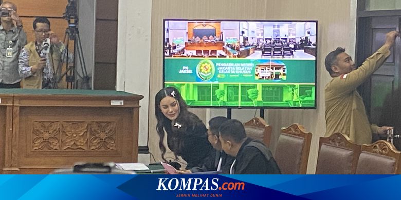 Senyum dan Gaya Nyentrik Nikita Mirzani Saat Kembali Jalani Sidang TPPU