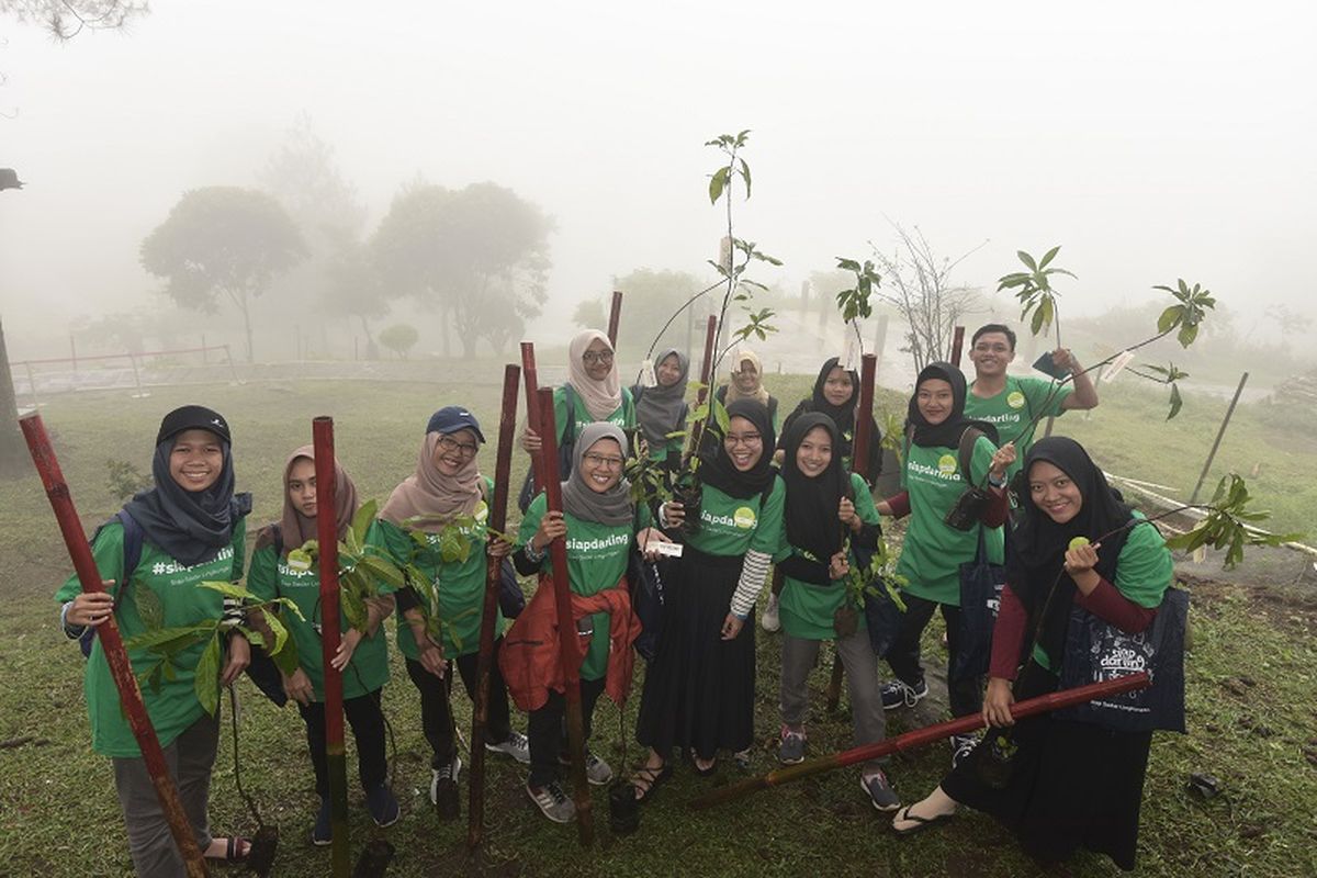 Pada program kali ini, Siap Darling mengajak 50 Darling Squad ?sebutan untuk relawan program ini? yang berasal dari 28 universitas di Indonesia untuk menemukan berbagai gagasan kreatif yang bisa diimplementasikan dalam aksi lingkungan. 