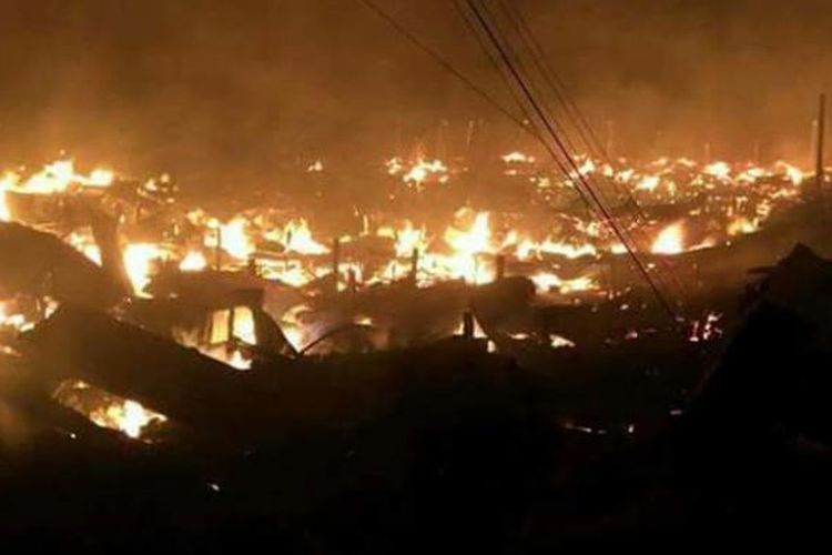 Pasar Roupessy di Kecamatan Seram Utara, Kabupaten Maluku Tengah, terbakar, Jumat (3/2/2017) dini hari.

