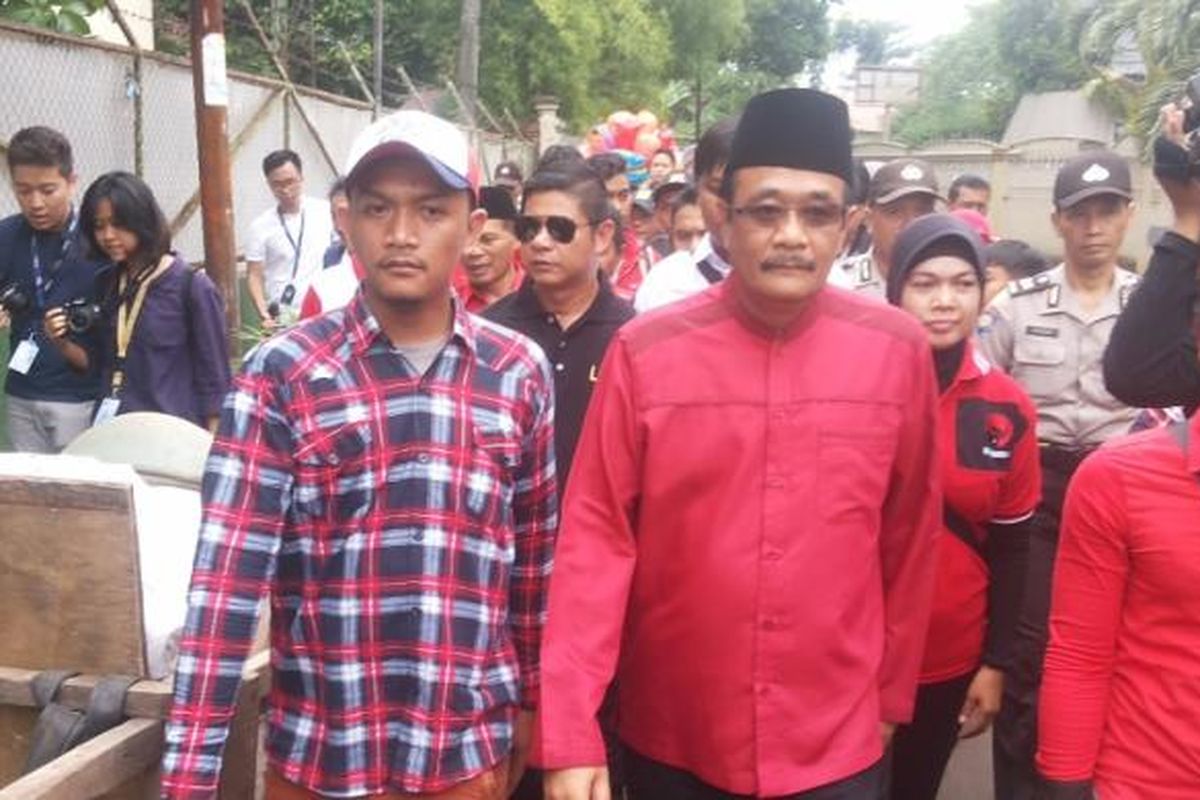 Calon wakil gubernur DKI Jakarta nomor pemilihan dua Djarot Saiful Hidayat saat berkampanye di Cipulir, Kebayoran Lama, Jakarta Selatan, Selasa (14/3/2017).