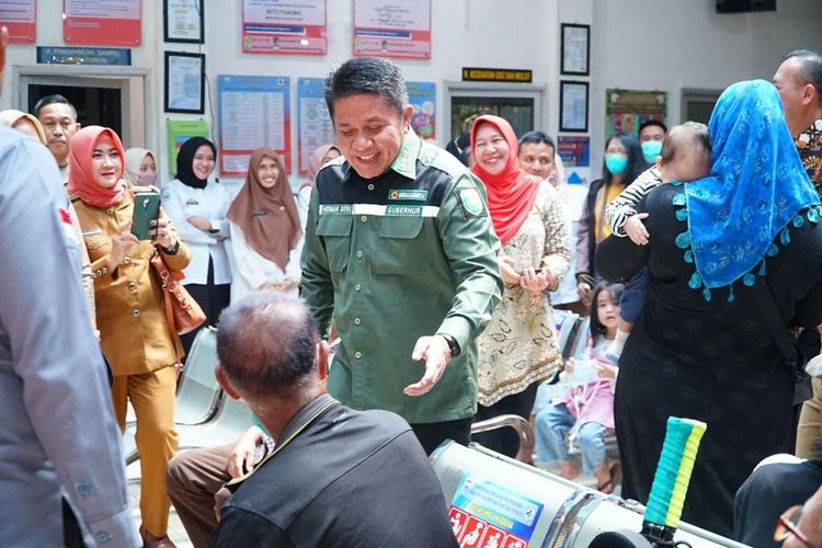 Gubernur Sumatera Selatan (Sumsel) Herman Deru bersama tim verifikasi dari Sekretariat Militer Presiden (Setmilpres) Republik Indonesia (RI) melakukan peninjauan lapangan di dua lokasi pelayanan kesehatan Sumsel, Selasa (13/6/2023).