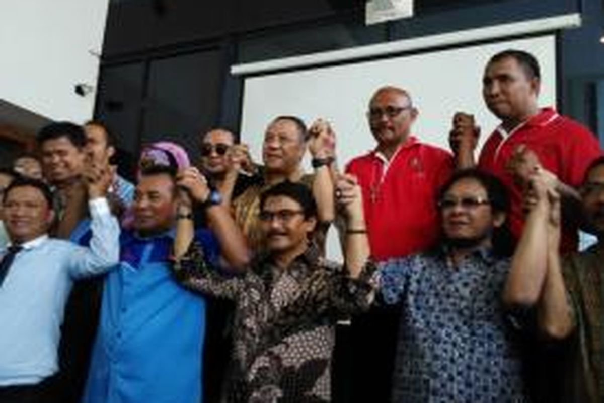 Adhyaksa Dault pada Jumat (9/10/2015) ini menyatakan siap untuk bertarung dalam pemilihan Gubernur DKI Jakarta periode 2017-2022.