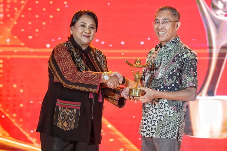 Direktur Utama (Dirut) PGN Arief Setiawan Handoko dinobatkan sebagai The Best CEO Visionary Leadership kategori CEO BUMN dan Anak Perusahaan BUMN Tbk pada ajang Anugerah BUMN 2024. Ajang yang diselenggarakan oleh BUMN Track ini berlangsung pada Rabu (13/3/2024).