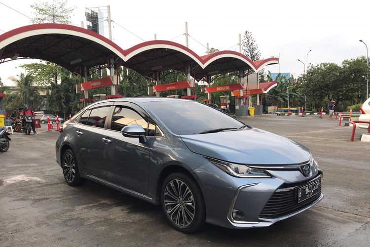 Test Drive Toyota Corolla Altis Hybrid