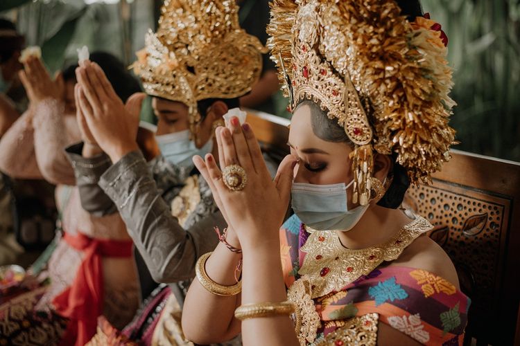 Pernikahan adat Suku Bali DOK. Shutterstock/Adi Dharmawan