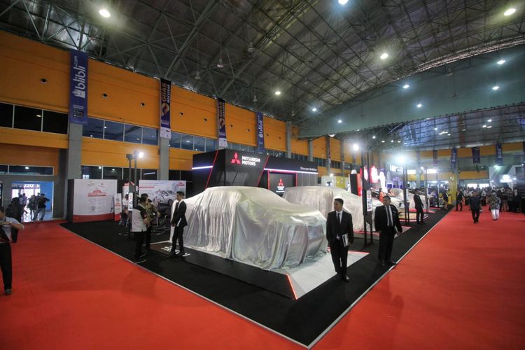 Suasana pameran GIIAS Makassar 2019 pada hari pertama, Rabu (11/9/2019)