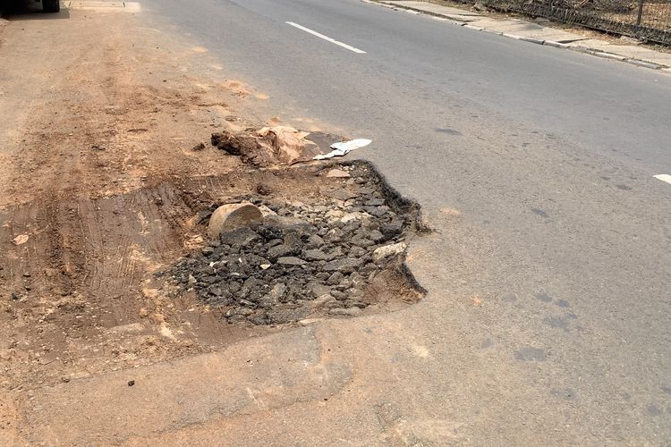 Bekas Galian Kabel di Cipinang Jaktim Belum Diperbaiki, Ancam Keselamatan Pengendara