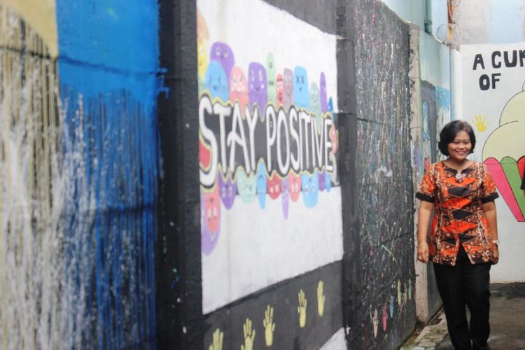 Kreasi seni mural para siswa sekolah Kristen Kanaan Cianjur yang mampu menyulap gang kumuh menjadi penuh warna dan artistik