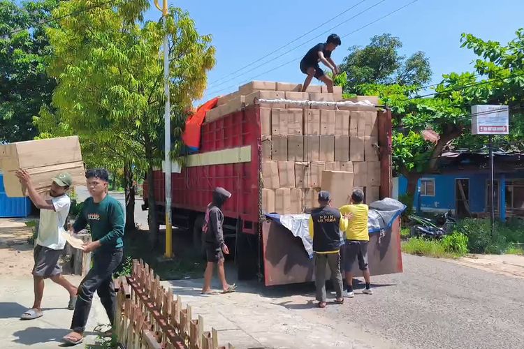 Jamaah Haji Polewali Mandar Lega Setelah Koper Tiba
