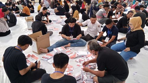 Cerita IRT di Semarang Jadi Petugas Sortir Surat Suara hingga Ketagihan Dapat Cuan