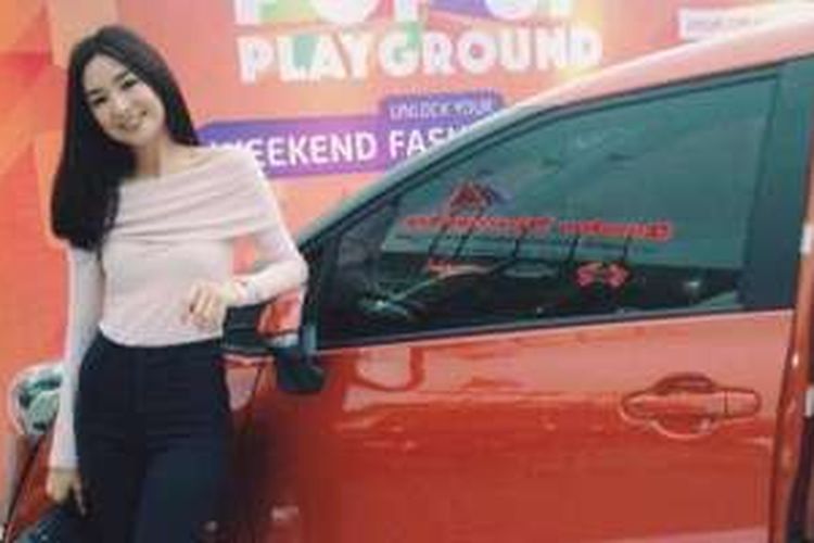 Febiola Novita bersama Toyota Sienta