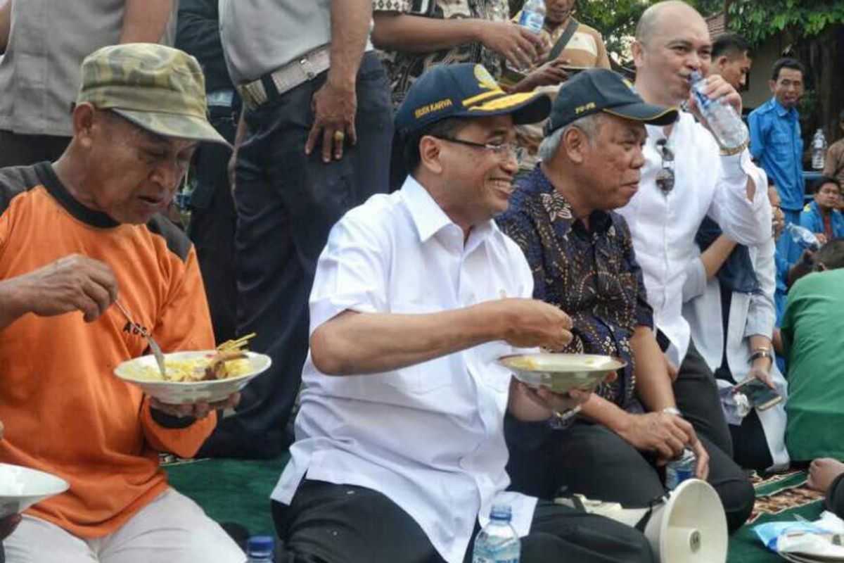 Menteri Perhubungan Budi Karya Sumadi di Terminal Bus Kampung Rambutan, Minggu (25/6/2017).