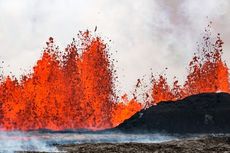 Gunung Meletus di Islandia Muntahkan Lava Setinggi 50 Meter