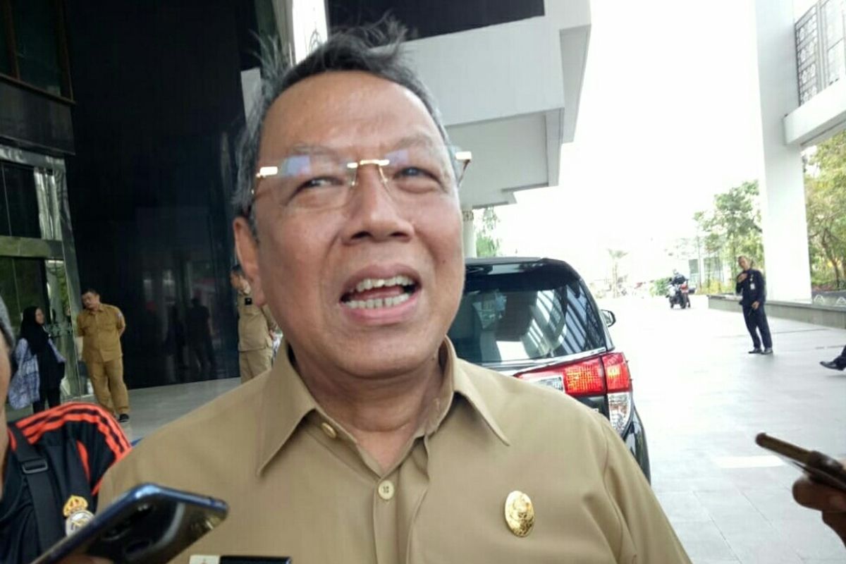 Wakil wali kota Tangerang Selatan Benyamin Davnie salah tingkah setelah Wali Kota Tangsel Airin Rachmi Diany menitipkan taman kakak aurel untuk dijaga semasa melepas habis menjabat pada tahun 2020 mendatang