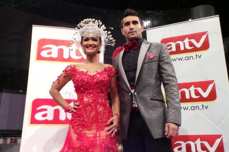 Julia Perez dan Gaston Castano bertunangan dan disiarkan langsung program Campur Campur ANTV, Rabu (4/12/2013) malam.