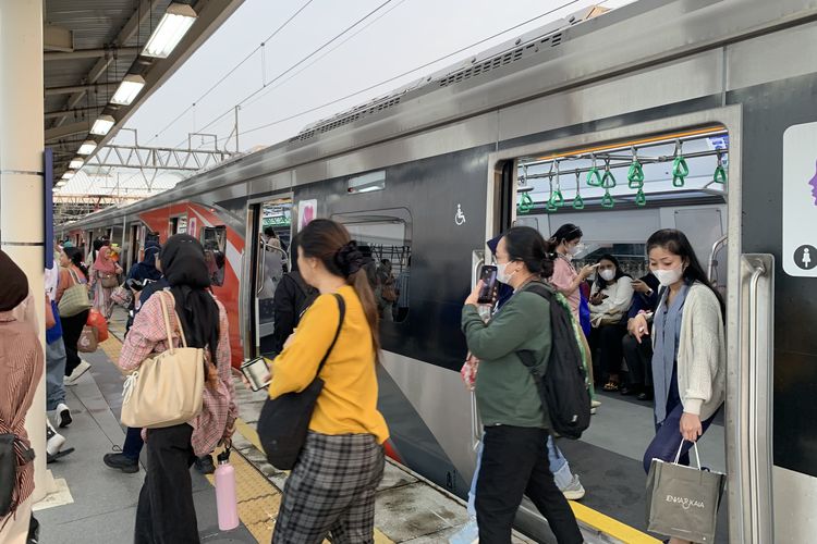 KAI Tambah 13 Perjalanan KRL Bogor, Jadwal Kereta Bandara Berkurang
