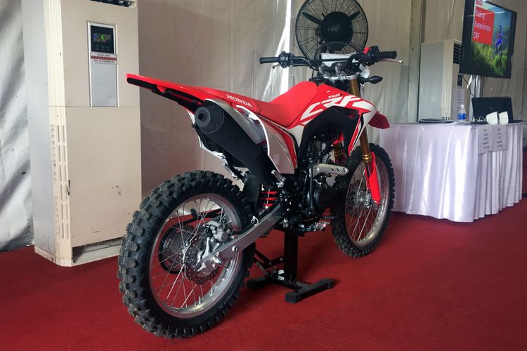 Tampang Honda CRF150L tanpa spakbor belakang.