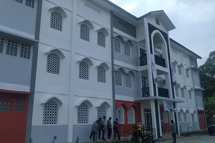 Rumah susun (rusun) Yayasan Luhur Amal Muli Pondok Pesantren Miftahul Huda, Kota Riau, Provinsi Riau.