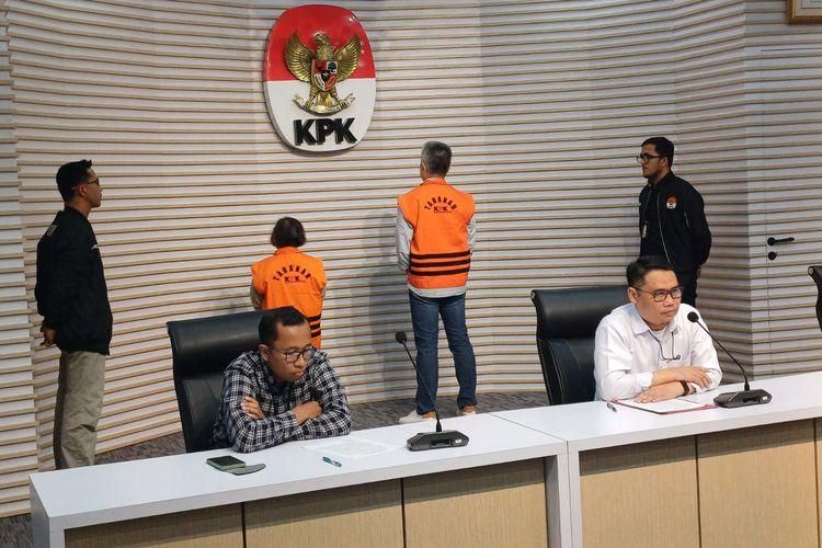 Foto : KPK Tahan 2 Tersangka Kasus Korupsi LPEI