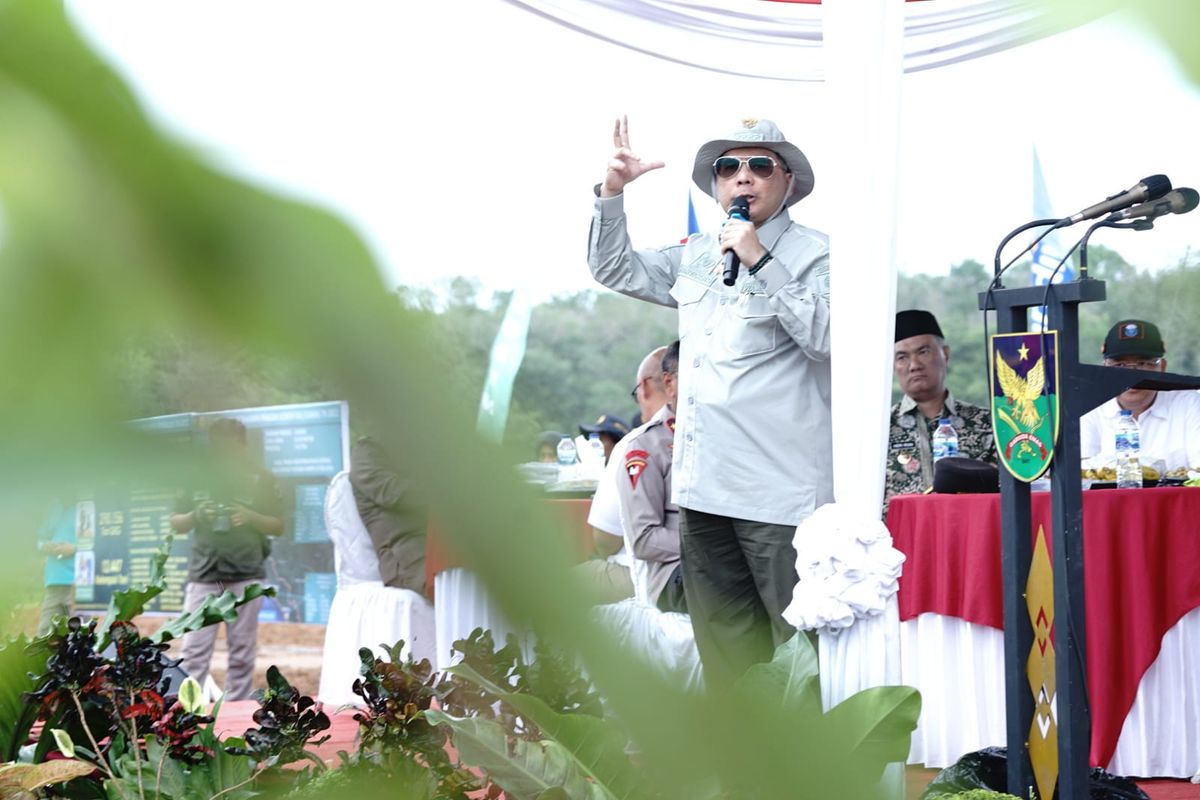 Wamentan Harvick Hasnul Qolbi menggelar tanam padi serentak di Kabupaten Bengkulu Tengah, Provinsi Bengkulu.