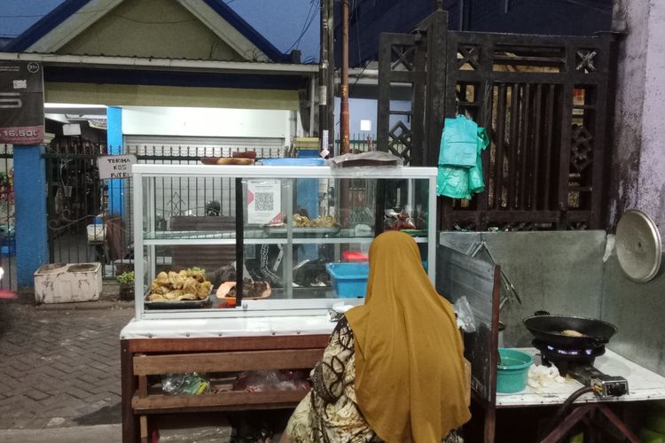 Harga Makanan Naik, Mahasiswa di Surabaya Pilih Masak Sendiri, Pemilik Warung Keluhkan Sepi