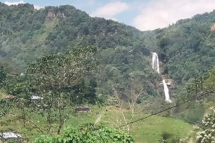 Keindahan air terjun Cunca Lega di Kampung Puramg-Nanu, Desa Tebo, Kecamatan Rahong Utara, Kab. Manggarai, NTT, Selasa, (24/5/2022). (DOK WARGA RAHONG UTARA-FLORIANUS JEHASAN)