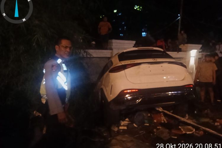 Mercedes-Benz Tabrak 5 Orang di Deli Serdang, 1 Pembeli Mi Balap Tewas