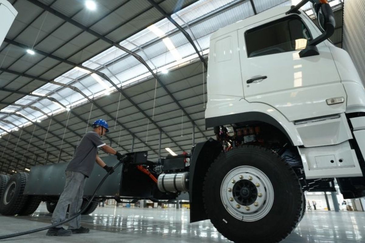 Harga Solar Melonjak Buat Truk Listrik Makin Cepat Kuasai Pasar China