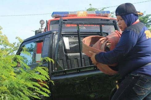 Cerita Cici, Ibu Dua Anak yang Bekerja sebagai Pemadam Kebakaran