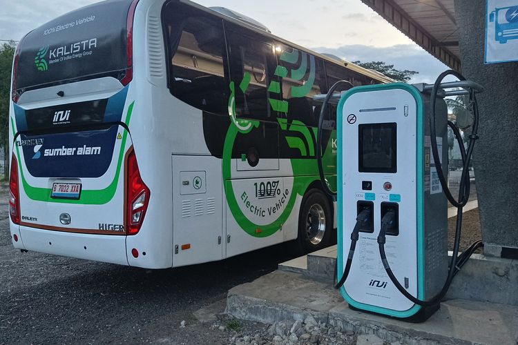 Bus listrik PO Sumber Alam dan Kalista rute Bekasi dan Yogyakarta 
