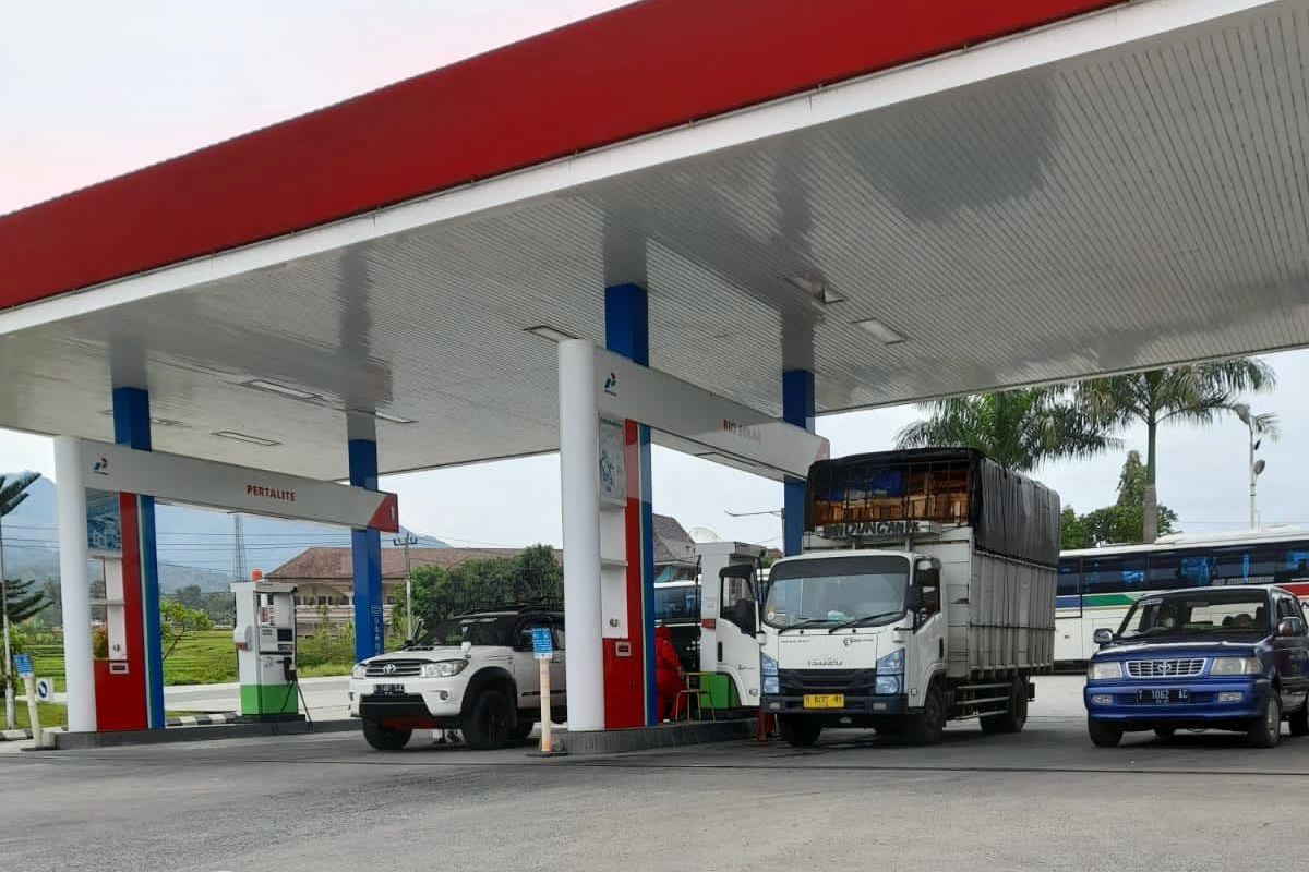 Stasiun pengisian bahan bakar umum (SPBU).