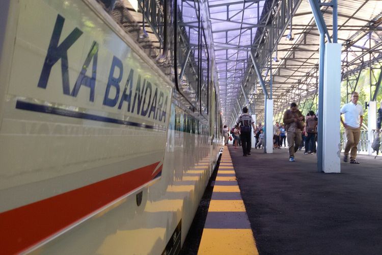 Kereta Api Bandara memang khusus menghubungkan pengguna Bandar Udara Yogyakarta International Airport dengan Kota Yogyakarta. Mereka terhubung antara Stasiun Wojo di Desa Wojo, Kecamatan Bagelen, Purworejo, Jawa Tengah dengan Stasiun Maguwo di Yogyakarta. Jadwal KA ini mengikuti kepadatan penerbangan YIA. Karenanya, di tahap awal ini KA masih lengang karena minim penumpang. 