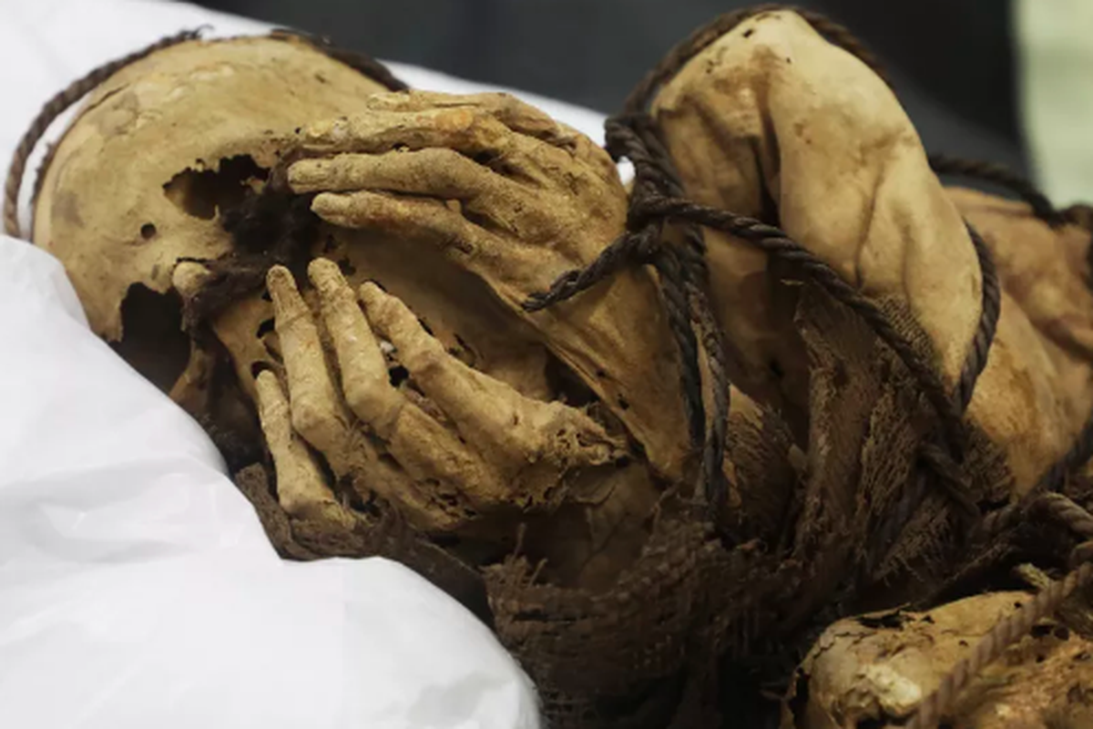 Tangkapan layar foto mumi yang ditemukan di Peru