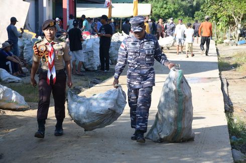 Limbah Bekas Pelampung Rumput Laut Cemari Lautan, Lanal Nunukan Gandeng Nelayan dan Pembudidaya Rumput Laut dalam Gerakan Laut Bersih