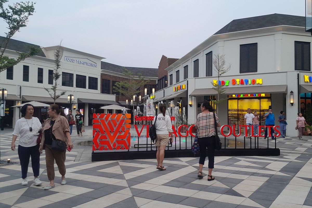 Villaggio Outlets, outlet barang mewah di Karawang, Jawa Barat, Selasa (31/10/2023).