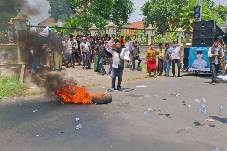 Aksi demonstrasi tolak keputusan KPU tentang pergantian Ghufron Sirodj sebagai anggota DPR Ri, Kamis (26/9/2024)