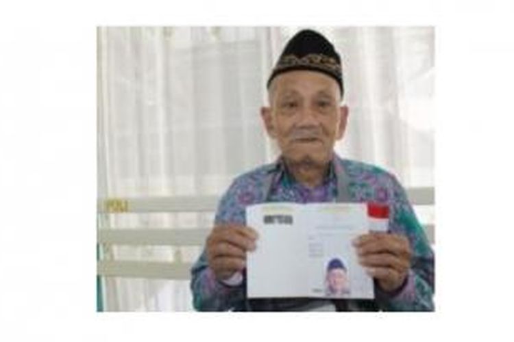 Ngasmo (99), calon jemaah haji asal Jombang, Jawa Timur, yang dijadwalkan berangkat ke Tanah Suci pada Jumat (5/9/2014) pukul 01.40 WIB.