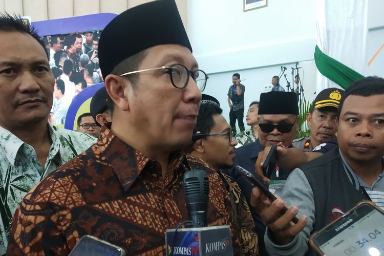 Menteri Agama Lukmanul Hakim Saefuddin, saat diwawancarai usai meresmikan gedung di Universitas Islam Negeri Mataram, Nusa Tenggara Barat