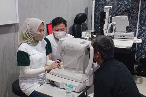 Dua Dokter Spesialis Gelar Operasi Katarak Gratis untuk Masyarakat Kurang Mampu di Malang