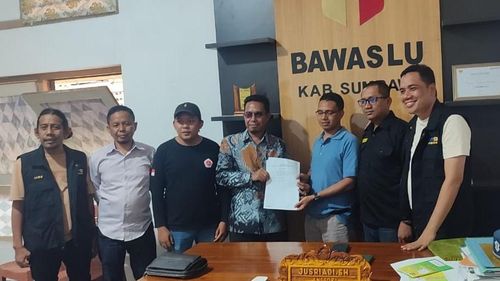 Tim Hukum Paslon Petahana Laporkan Kecurangan Pilkada Sumbawa&nbsp;