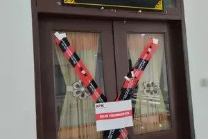 Ruang Kerja Disegel KPK, Keberadaan Bupati Kuansing Masih Belum Diketahui