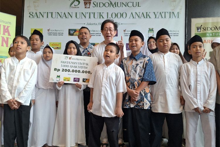 Sido Muncul Berbagi Berkah Ramadhan kepada 1.000 Anak Yatim