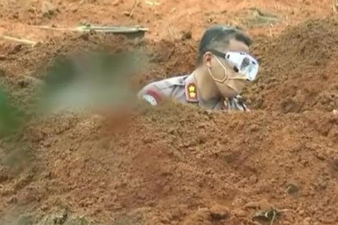 Viral, Video Pejabat Polrestabes Palembang Ikut Gali Makam Pasien Covid-19